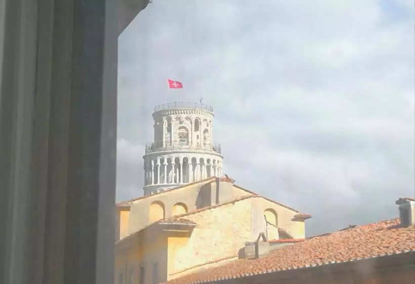 تختخواب و صبحانه Window To The Tower