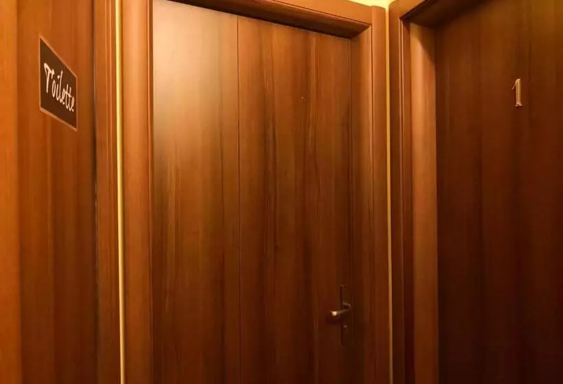 تختخواب و صبحانه Window To The Tower