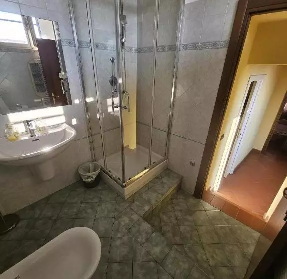 تختخواب و صبحانه Window To The Tower