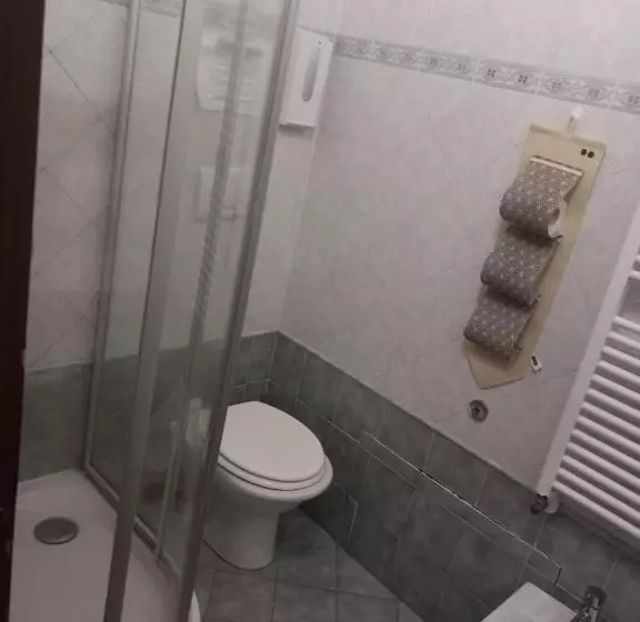 تختخواب و صبحانه Window To The Tower