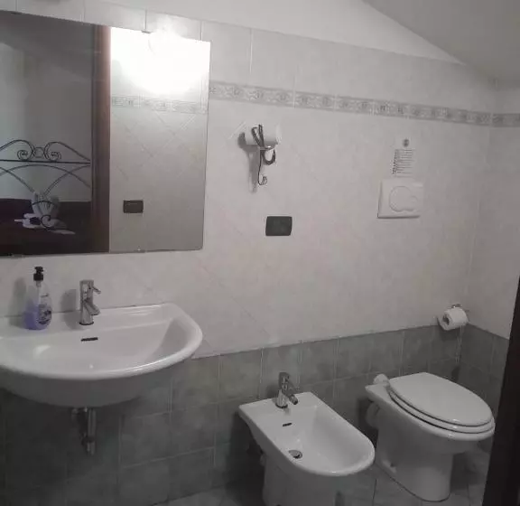 تختخواب و صبحانه Window To The Tower