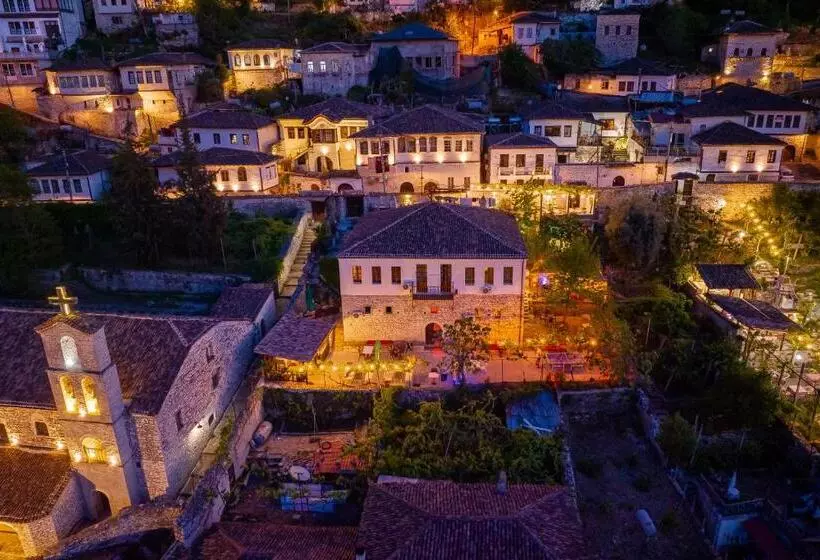 Berat Backpackers Hostel