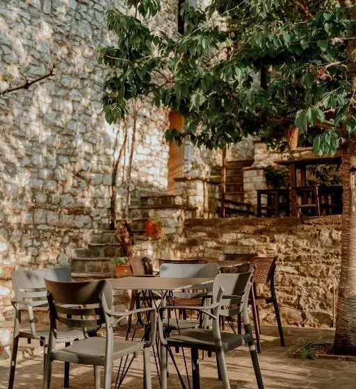 Berat Backpackers Hostel