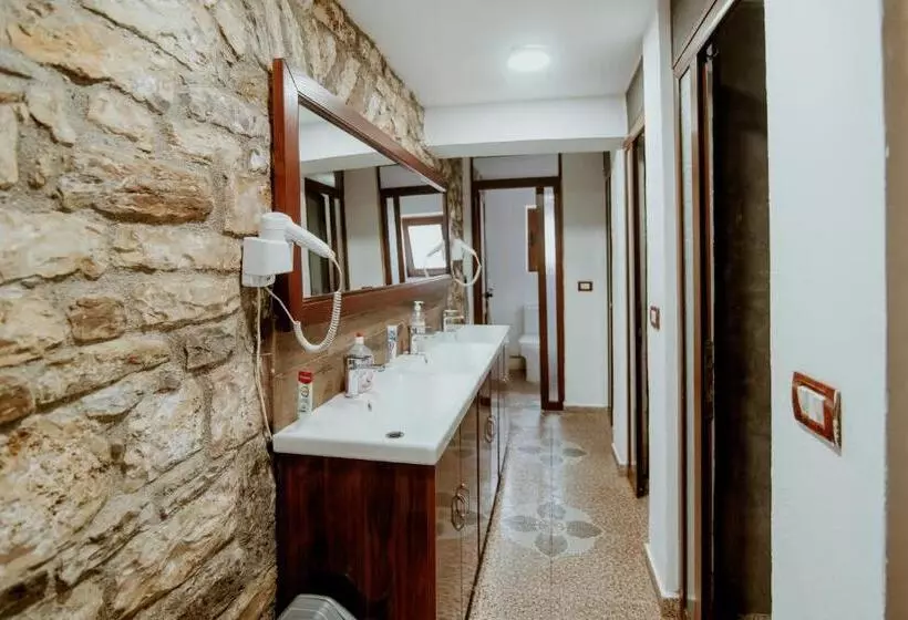 Berat Backpackers Hostel