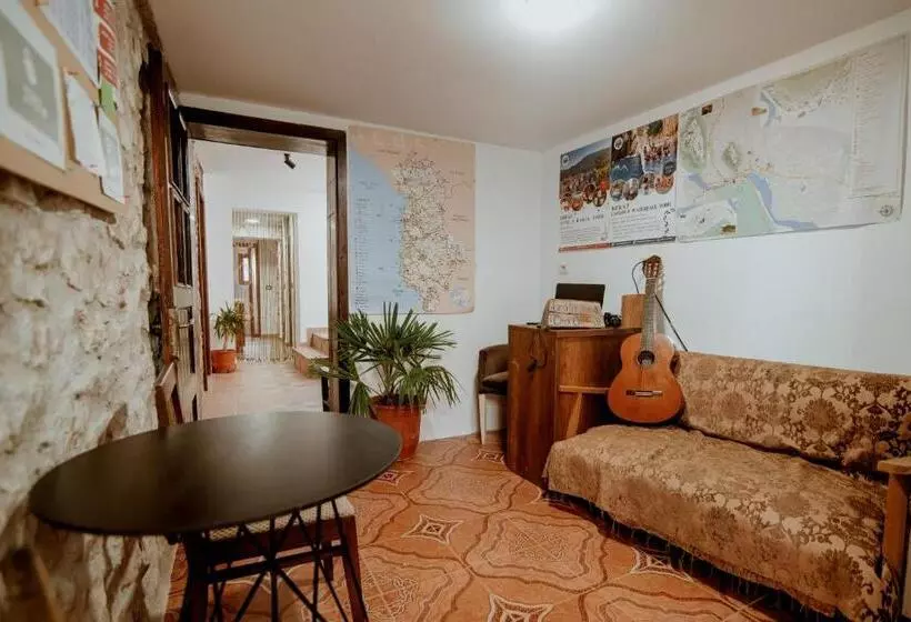 Berat Backpackers Hostel