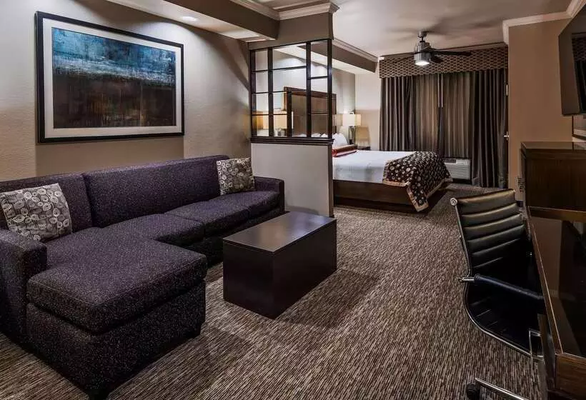 호텔 Best Western Premier Crown Chase Inn & Suites