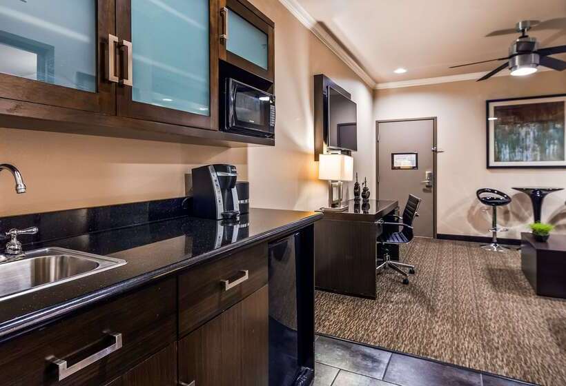 Отель Best Western Premier Crown Chase Inn & Suites