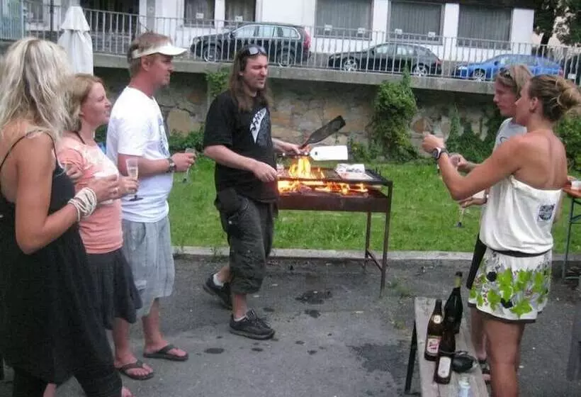 Hotell Snowbunnys Backpackers Hostel