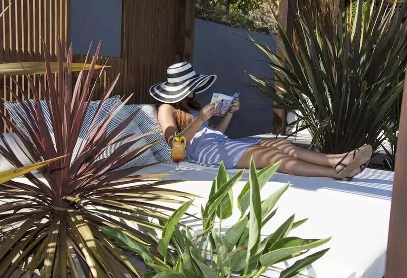 Ionian Eye Design Studios & Spa