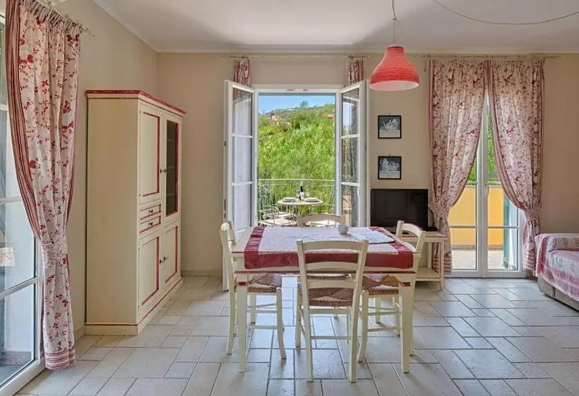 Casa Vacanze Nel Giardino Di Renzo   Mareri Apartments