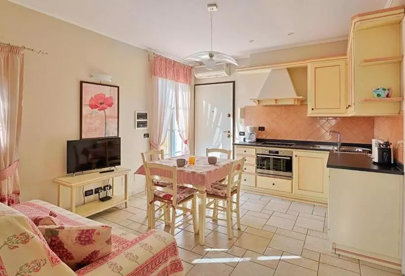 Casa Vacanze Nel Giardino Di Renzo   Mareri Apartments
