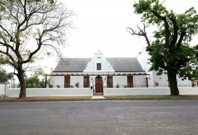 Majatalo Adderley House Guest Accommodation