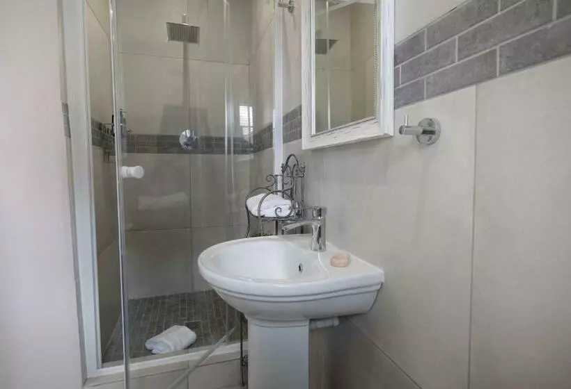 Majatalo Adderley House Guest Accommodation