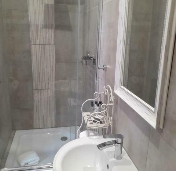 بنسيون Adderley House Guest Accommodation