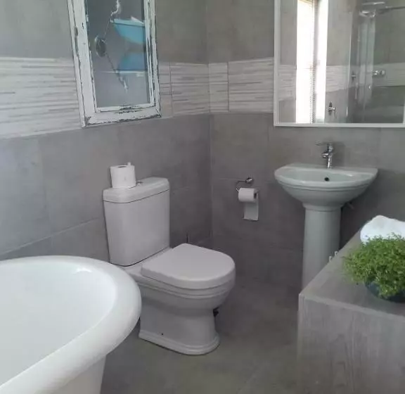 Majatalo Adderley House Guest Accommodation