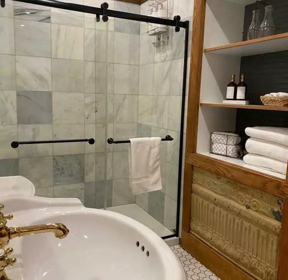 Majatalo Lander Millhouse