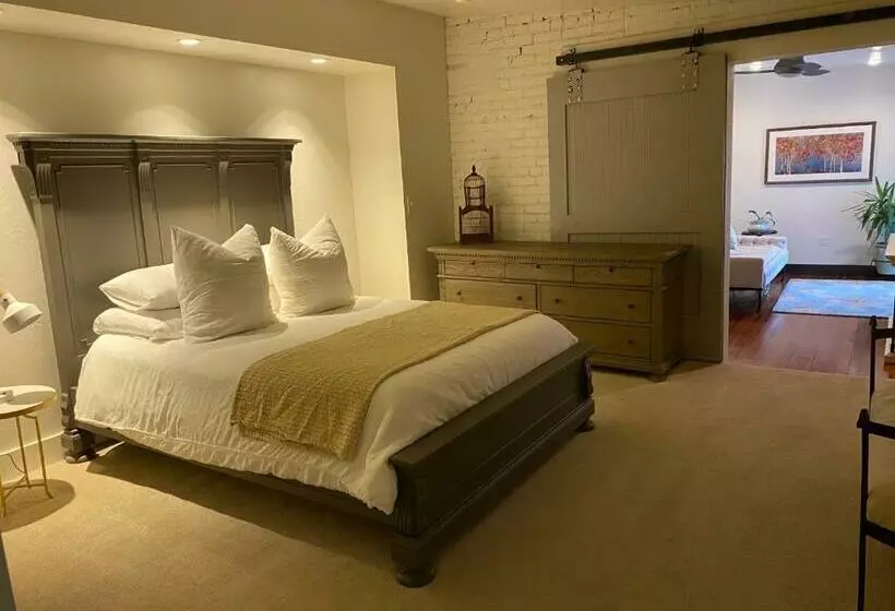 Majatalo Lander Millhouse