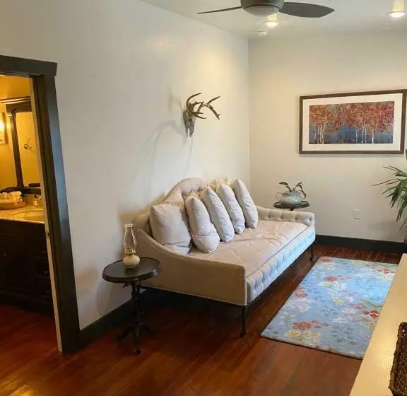 Majatalo Lander Millhouse