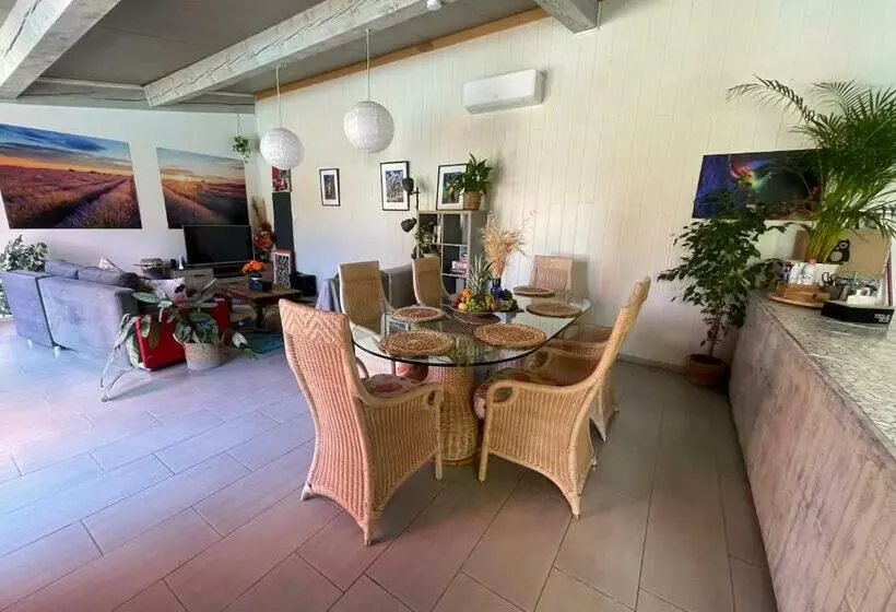 Aamiaismajoitus (B&B) Mas De La Butte Blanche