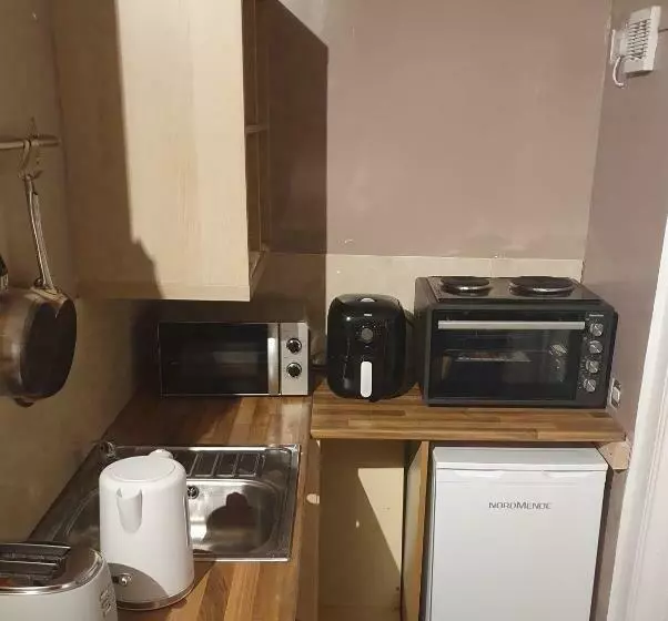 پانسیون 17a Db Airbnb
