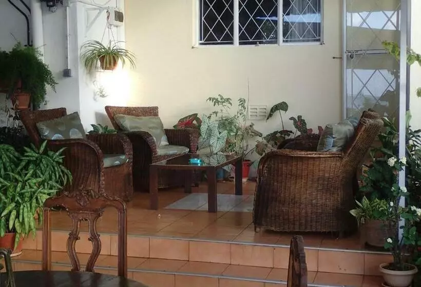 پانسیون Le Cactus Guesthouse
