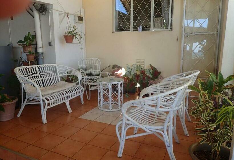 پانسیون Le Cactus Guesthouse