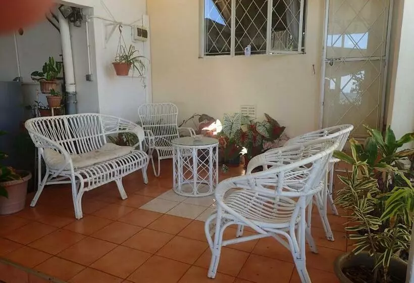 پانسیون Le Cactus Guesthouse