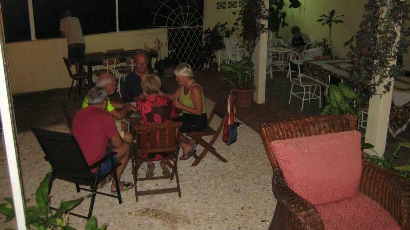 پانسیون Le Cactus Guesthouse