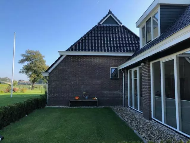 ベッドアンドブレックファースト Bed En Breakfast The Wooden Wall