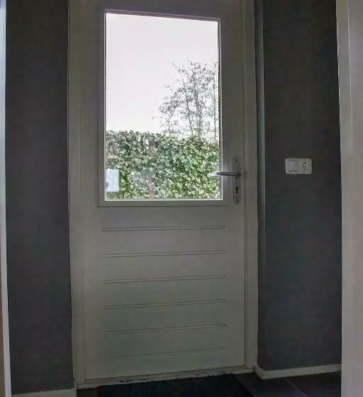 ベッドアンドブレックファースト Bed En Breakfast The Wooden Wall