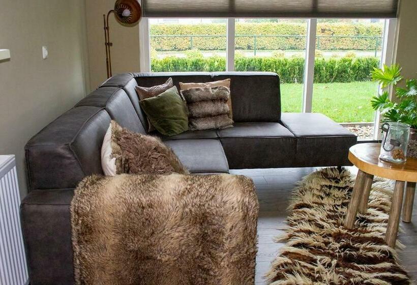 مبيت وإفطار Bed En Breakfast The Wooden Wall