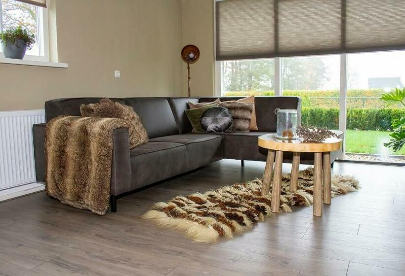 مبيت وإفطار Bed En Breakfast The Wooden Wall