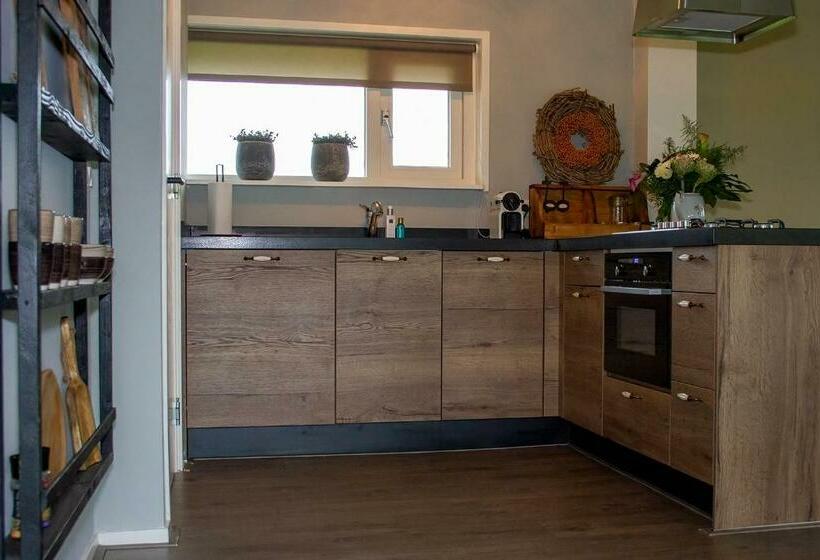 مبيت وإفطار Bed En Breakfast The Wooden Wall