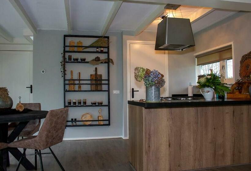 مبيت وإفطار Bed En Breakfast The Wooden Wall