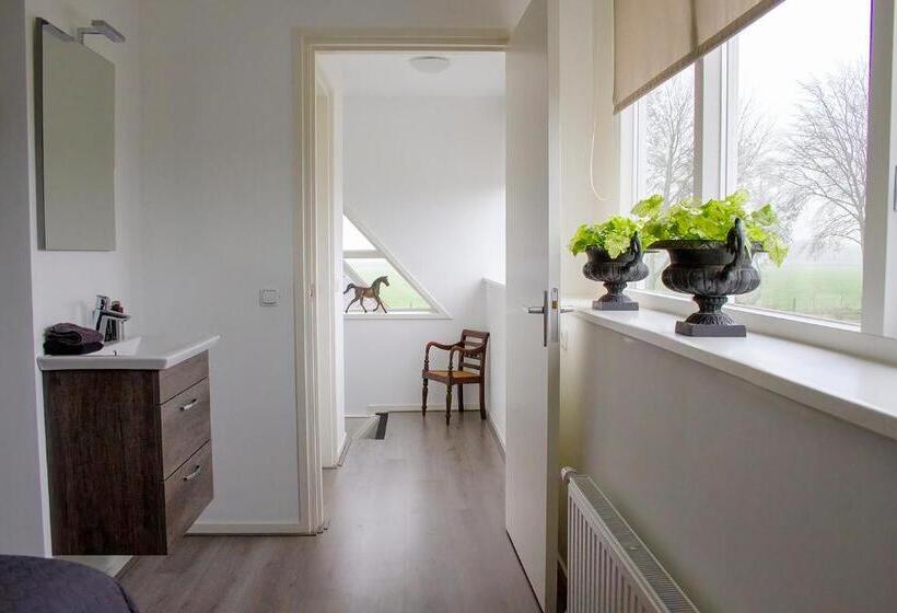 مبيت وإفطار Bed En Breakfast The Wooden Wall