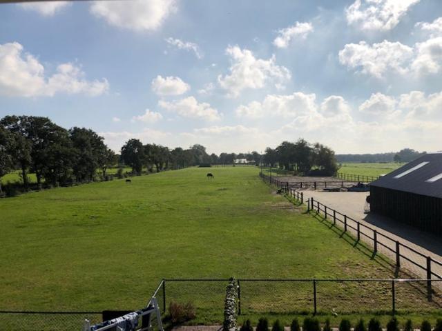 مبيت وإفطار Bed En Breakfast The Wooden Wall
