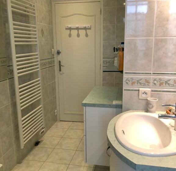 مبيت وإفطار « chez Annie »