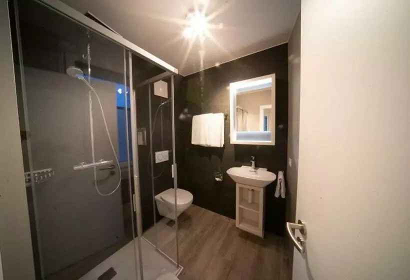 Kapselihotelli De La Concorde   Self Check In