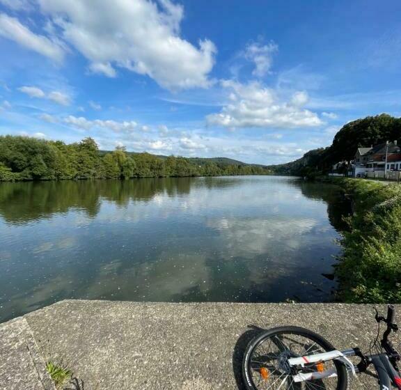 تختخواب و صبحانه Le Revella