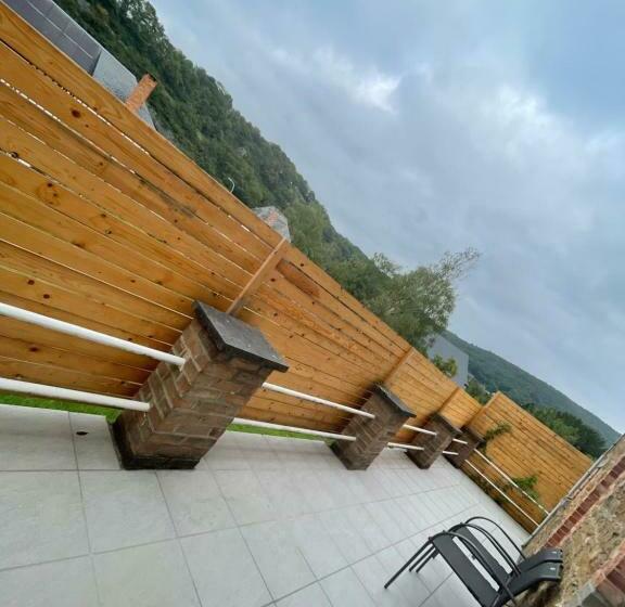 تختخواب و صبحانه Le Revella