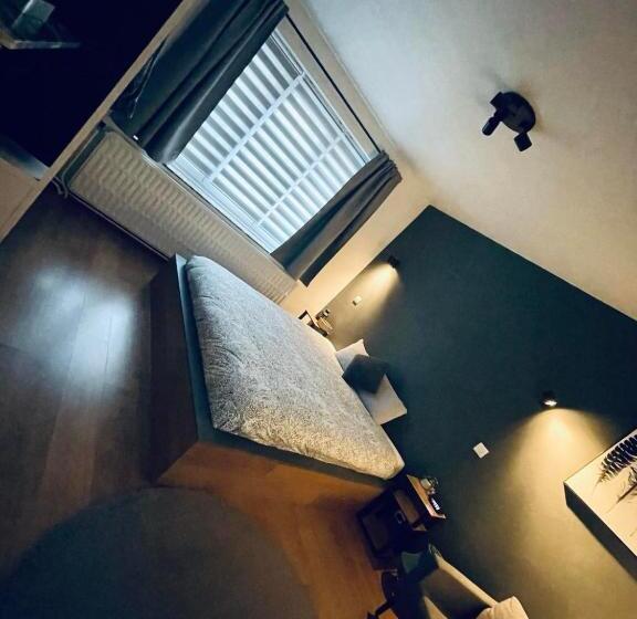 تختخواب و صبحانه Le Revella