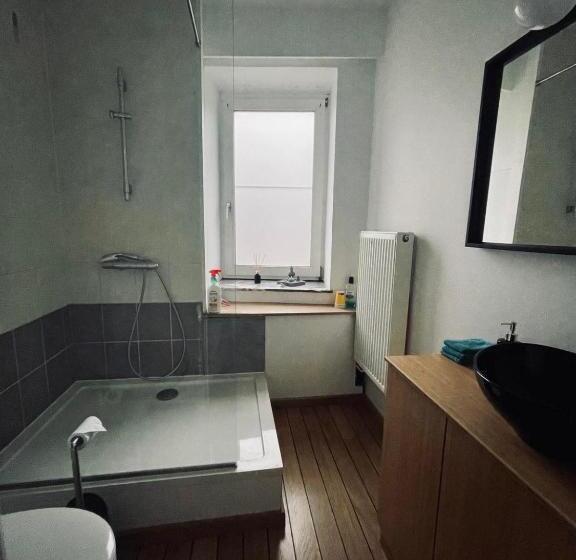 تختخواب و صبحانه Le Revella