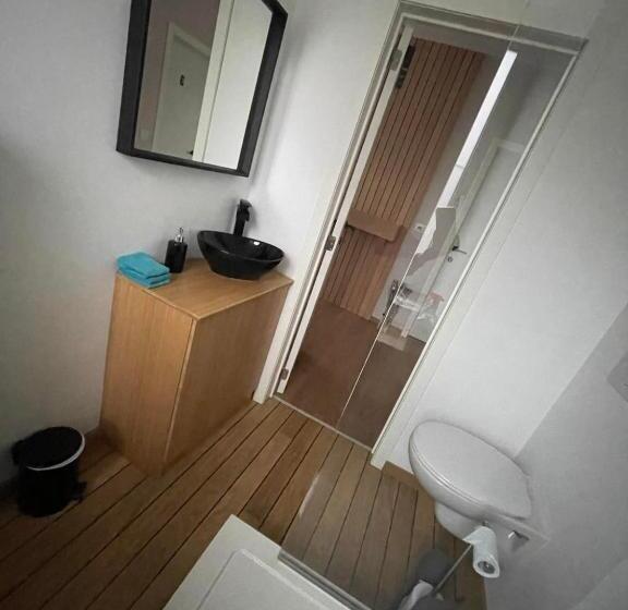 تختخواب و صبحانه Le Revella