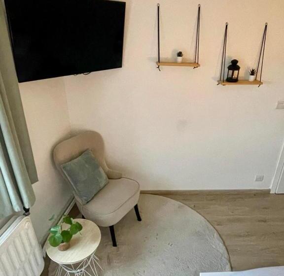 تختخواب و صبحانه Le Revella