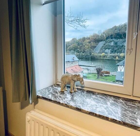 تختخواب و صبحانه Le Revella