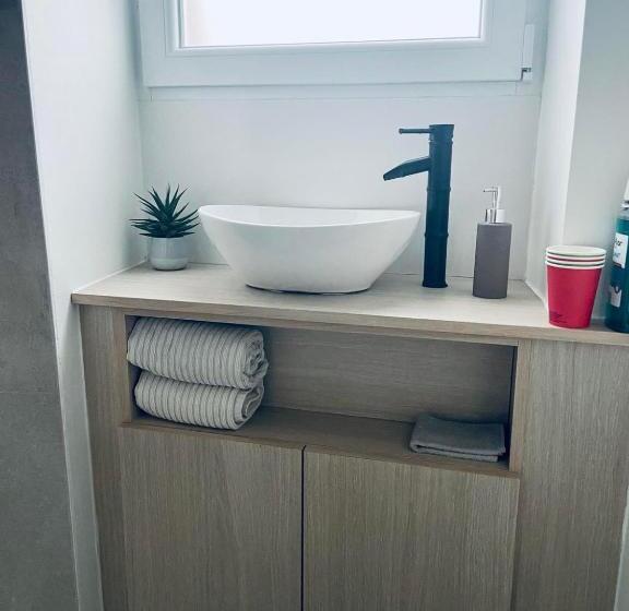 تختخواب و صبحانه Le Revella