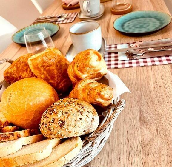 تختخواب و صبحانه Le Revella