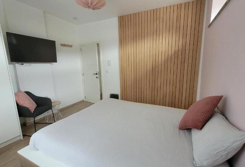 تختخواب و صبحانه Le Revella