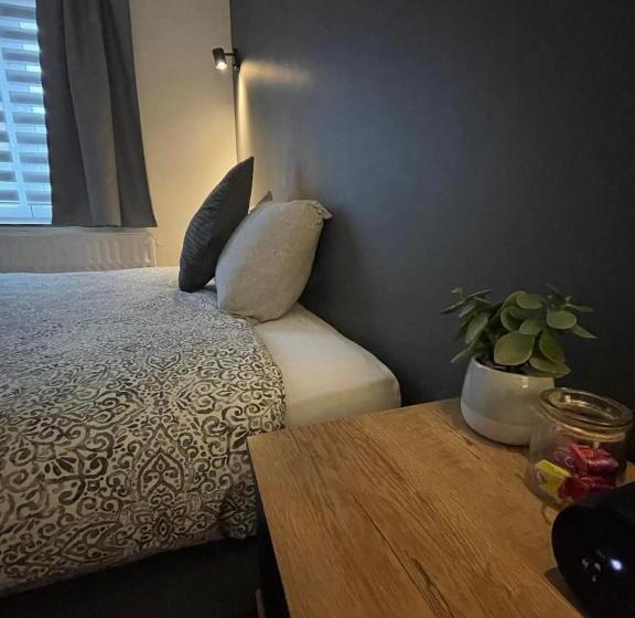 تختخواب و صبحانه Le Revella