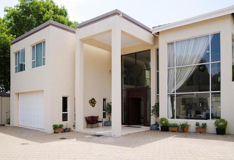 膳宿费 The Houghton Villa